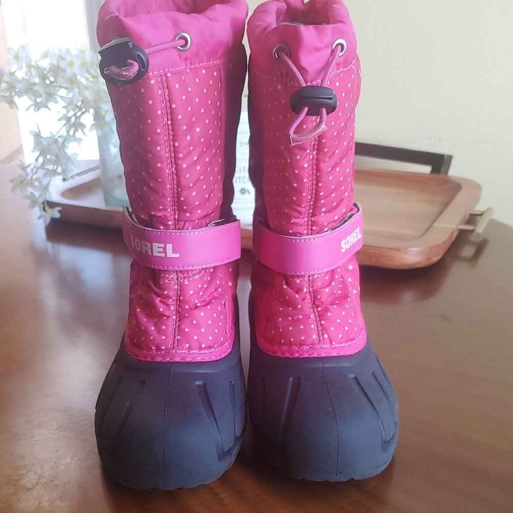 Sorel Fuchsia and Navy Polka Dot Boots